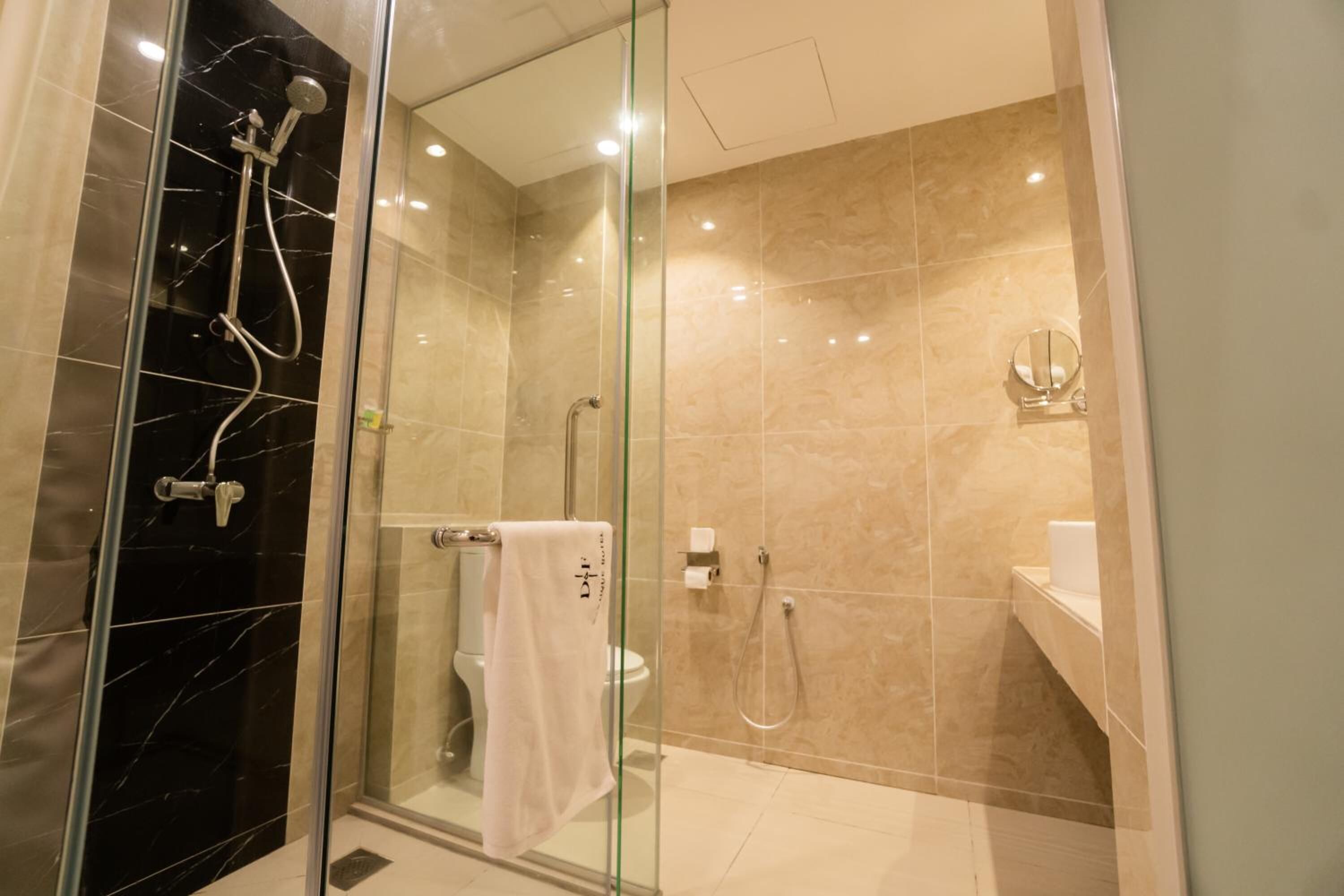 shower, rainfall showerhead, free toiletries, hair dryer