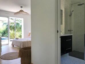 淋浴设施、毛巾