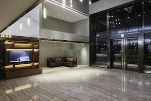 Lobby sitting area - THE Tango Hotel Taipei Shilin (Taipei)