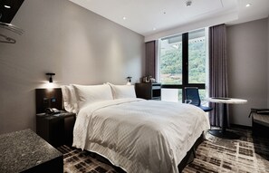 Minibar, in-room safe, desk, blackout curtains - THE Tango Hotel Taipei Shilin (Taipei)