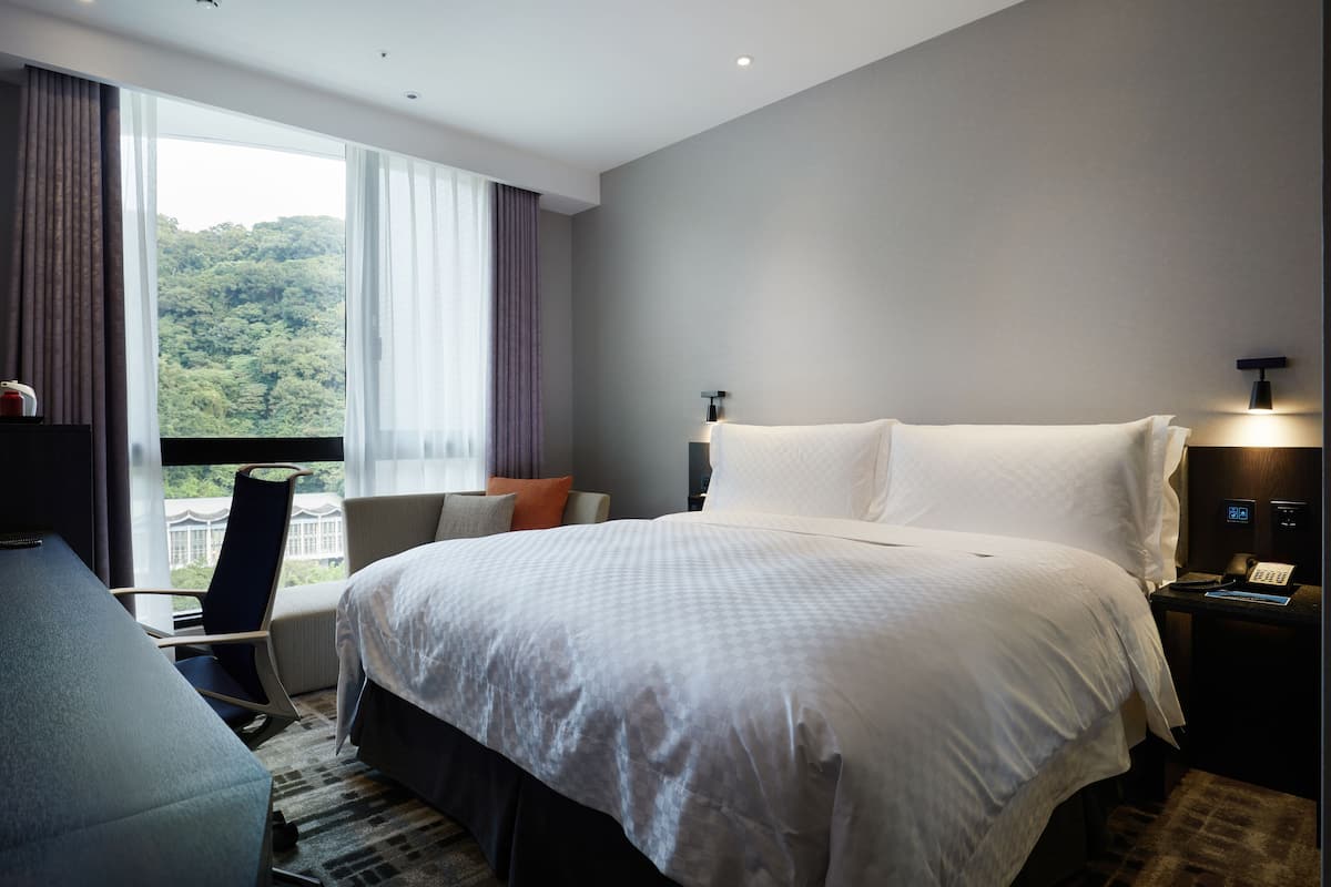 Dobbeltrom – elite (Sky Studio, one king bed) | Minibar, safe på rommet, skrivebord og blendingsgardiner