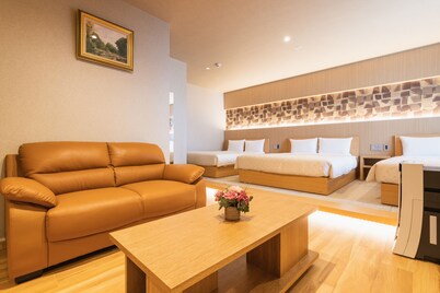 GRAND BASE Hakatamon