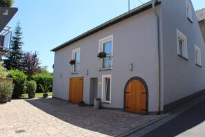 Exterior - Vacation apartment / hiking / sightseeing (Nickenich)