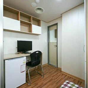 Desk, free WiFi, bed sheets