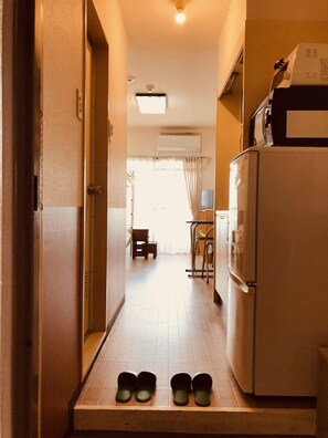 Zweibettzimmer (Bunk Bed) | Schreibtisch, laptopgeeigneter Arbeitsplatz, Verdunkelungsvorhänge