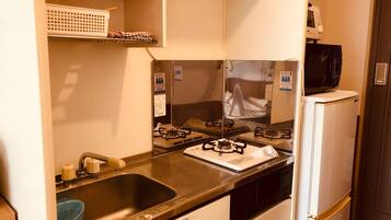 Bunk Bed Twin | Private kitchenette | Fridge, microwave, stovetop, rice cooker