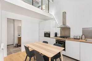 Fridge, microwave, oven, stovetop - Ideal summer city break: superb AC loft ☀☀☀☀☀ (Montpellier)
