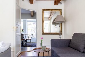 Flat-screen TV, fireplace - Visby City Apartments St Hans (Visby)