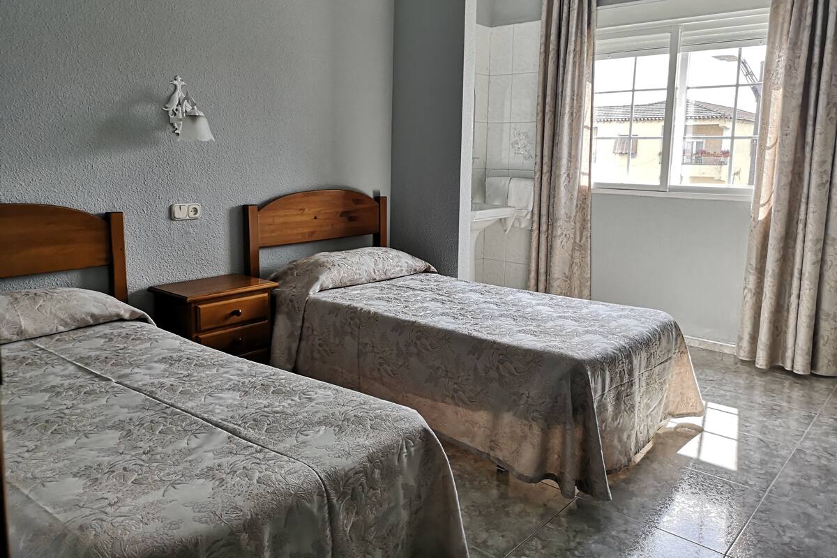 Standard Double Room | Desk, laptop workspace