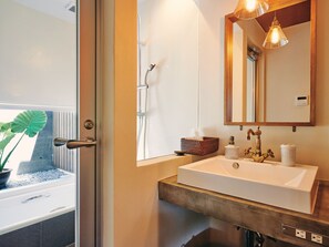 Deluxe-Apartment, Whirlpool (with Garden) | 1 Schlafzimmer, Schreibtisch, kostenloses WLAN, Bettwäsche
