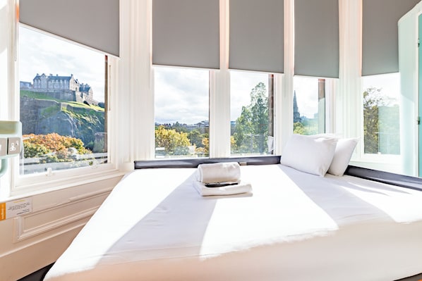 Cortinas blackout, tabla de planchar con plancha y wifi gratis