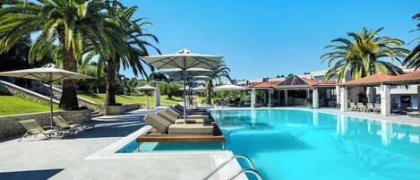 Seasonal outdoor pool