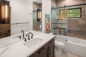 浴槽、ヘアドライヤー