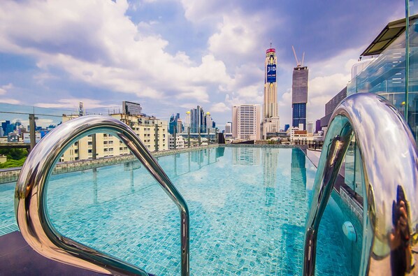 Outdoor pool - Pannarai Hotel Bangkok (Rangnam) (Bangkok)
