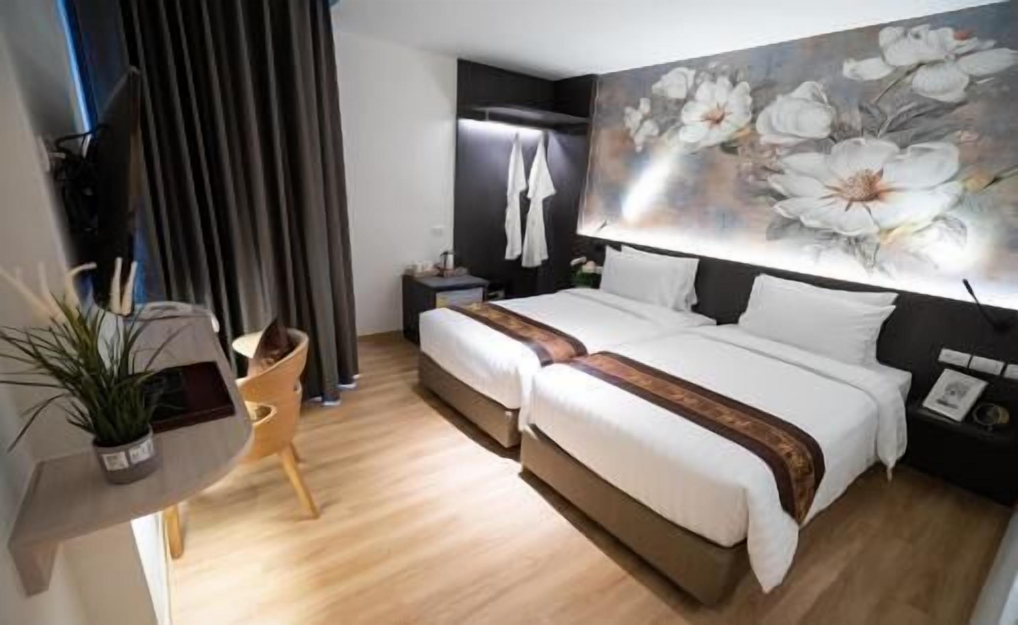 In-room safe, blackout drapes, bed sheets