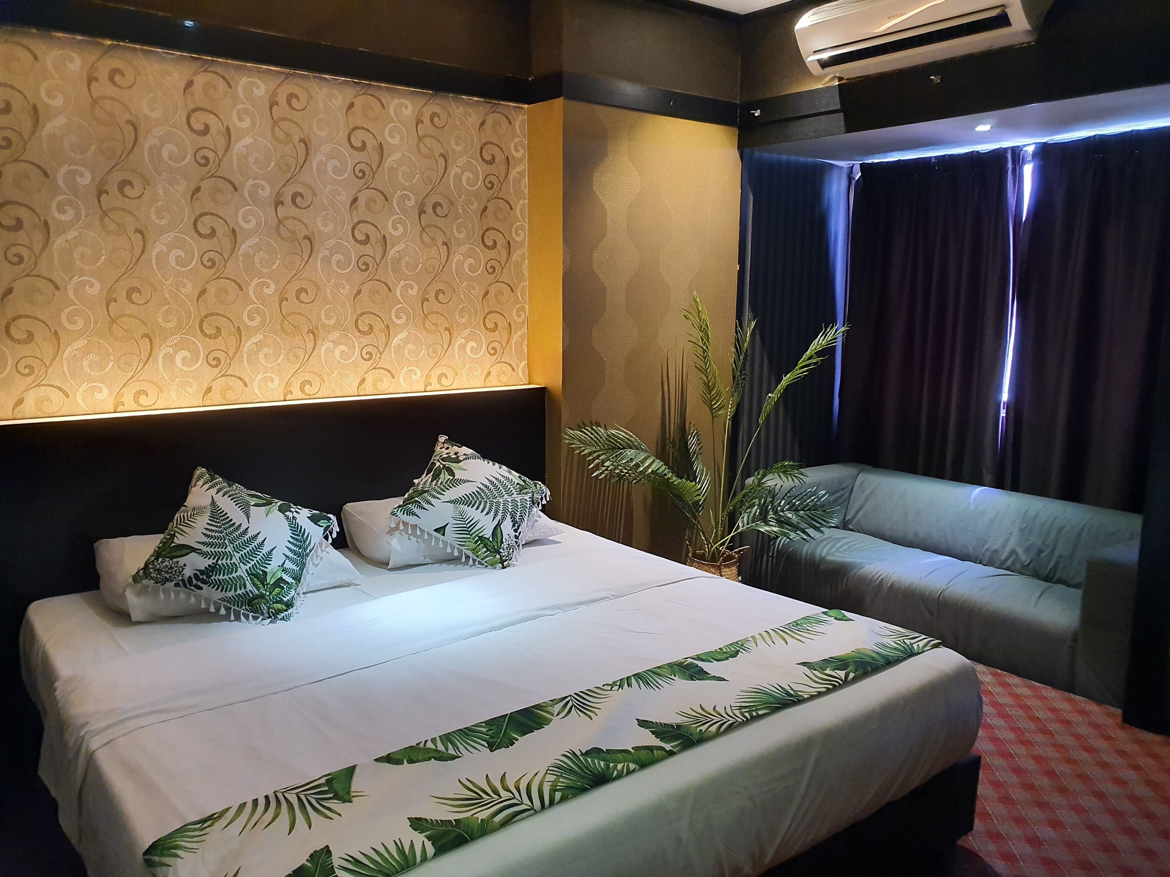 家庭三人房 | 迷你吧、办公桌、隔音、免费 WiFi