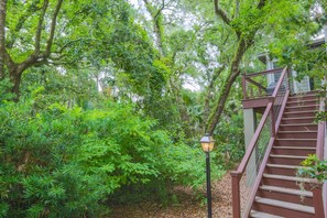 Property grounds - 7 Minute Walk to Beach!  Perfect for Families!  Renovated Home w/ Top-of-the-Line Custom Finishes. (Kiawah Island)