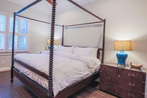 5 habitaciones, tabla de planchar con plancha, wifi y ropa de cama