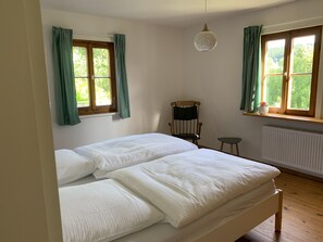 4 chambres, fer et planche à repasser, Wi-Fi, draps fournis