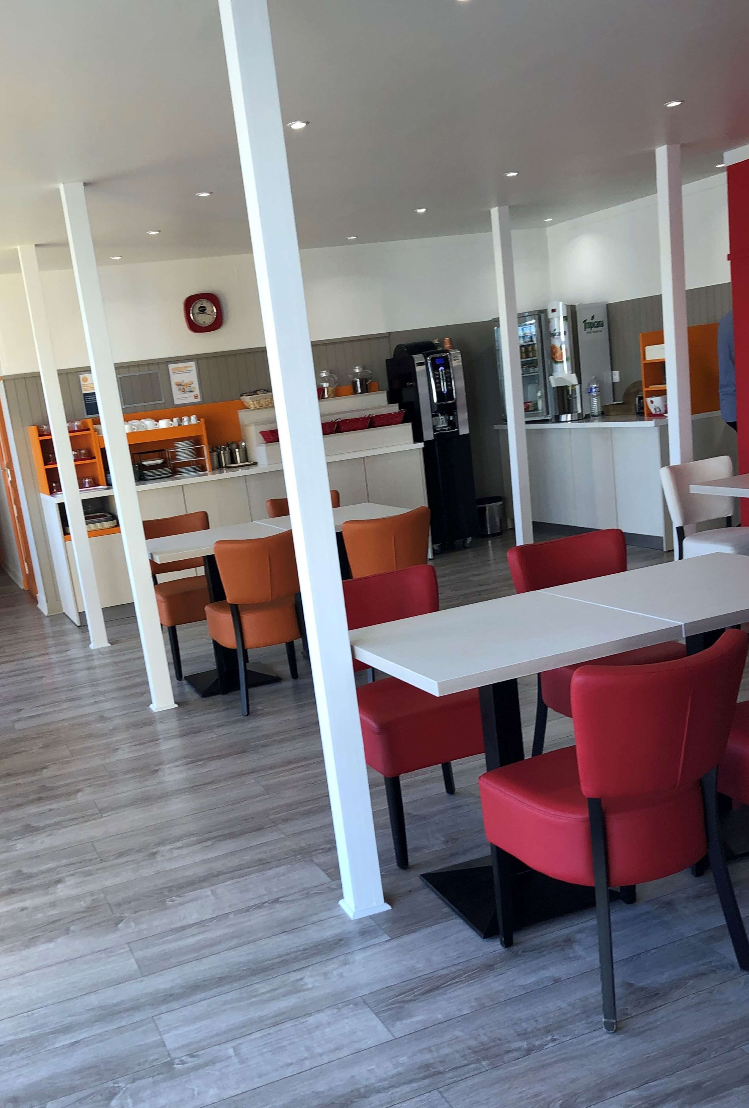 Petit déjeuner buffet servi tous les jours en supplément