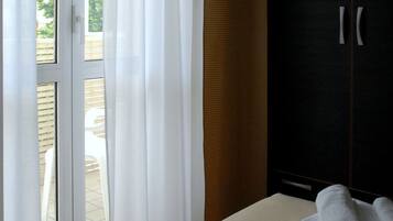 Chambre Simple Classique | Minibar, coffres-forts dans les chambres, bureau, Wi-Fi gratuit
