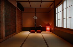 Traditional House, 3 Bedrooms, Kitchen, Garden View - Tasokare Machiya House (Kyoto)
