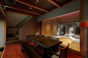 Traditional House, 3 Bedrooms, Kitchen, Garden View | Living area