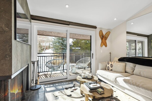 Télévision, cheminée