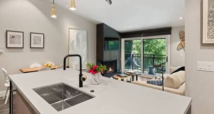 Aspen Escape! 1 Block to Aspen Mountain, Wood Fireplace. Balcony W/View, WD, Parking. Walk to Town