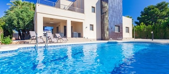 Modern Villa in Cabo Roig
