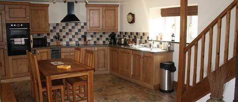 冷蔵庫、オーブン、食器洗い機