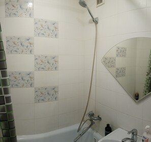 Shower - Apartments 2 rooms. Minsk center.  (Minsk)