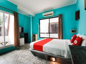Superior Double Room | Desk, free WiFi, bed sheets - OYO 1103 Pirates House Hotel (Ko Phi Phi)