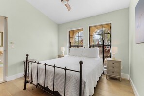 4 slaapkamers, een strijkplank/strijkijzer, gratis wifi, beddengoed