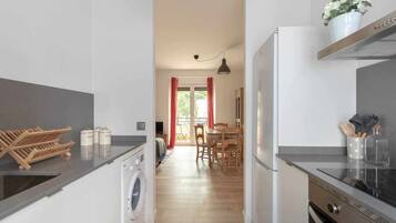 Frigorífico, microondas, horno y tostadora