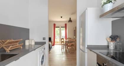 Apartment with terrace next to a metro station