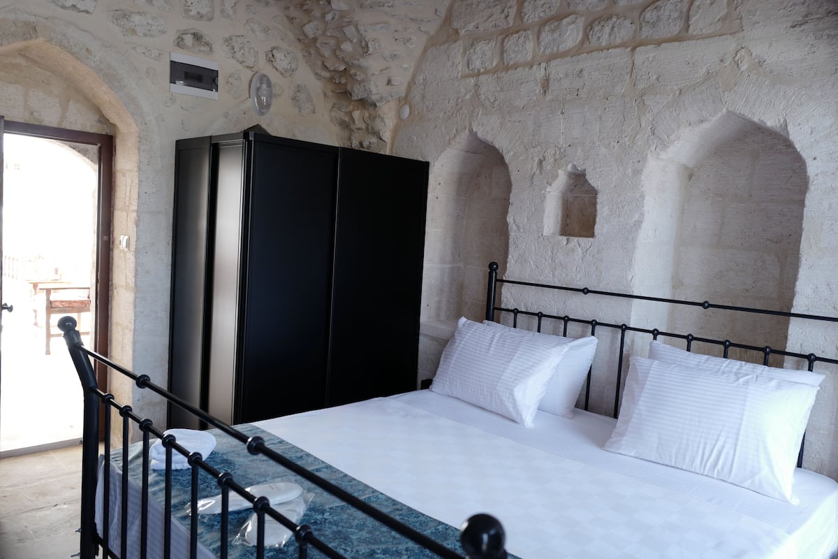 Minibar, bed sheets