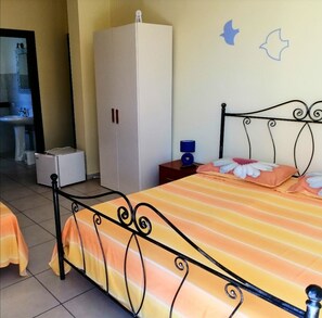 Minibar, soundproofing, free WiFi, bed sheets