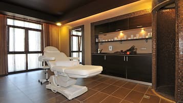 Trị liệu toàn thân, massage đá nóng, tẩy tế bào chết, chăm sóc da mặt