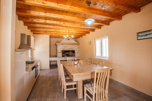 Huvila, 3 makuuhuonetta | Ruokailu omassa huoneessa