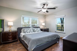 3 bedrooms, desk, iron/ironing board, free WiFi