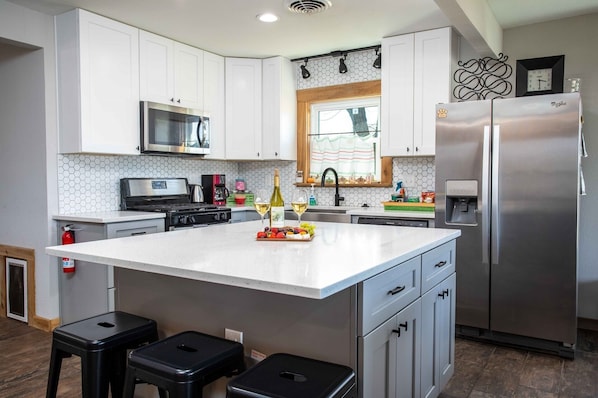 Fridge, microwave, oven, stovetop