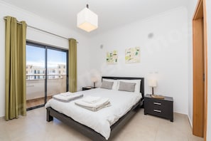 2 chambres, fer et planche à repasser, Wi-Fi gratuit, draps fournis