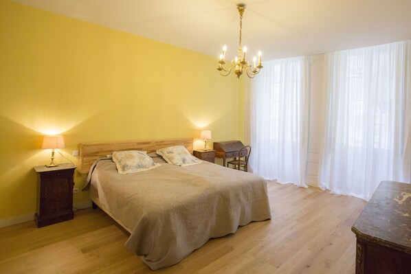 5 chambres, fer et planche à repasser, lit parapluie, Wi-Fi