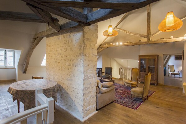 المنشأة من الداخل