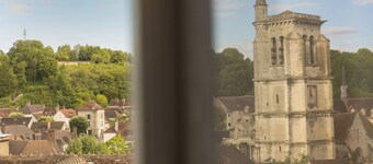 Large house with garden for friends or family.