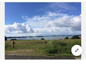 Unclassified image, 5 of 8, button - House on the edge of the Gulf of Morbihan, the beach 2 minutes walk. (Baden)