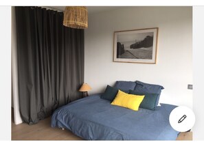 4 bedrooms, iron/ironing board, WiFi