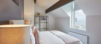 Host & Stay | Emerald Hideaway