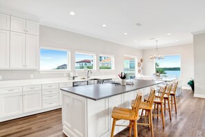 冰箱、微波炉、烤箱、洗碗机